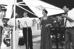 III-Kek-Madar-Fesztival-1995-Lakatos-Agnes-es-a-Bolyk-Boys-Band-007
