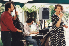 III-Kek-Madar-Fesztival-1995-Lakatos-Agnes-es-a-Bolyk-Boys-Band-010