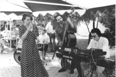 III-Kek-Madar-Fesztival-1995-Lakatos-Agnes-es-a-Bolyk-Boys-Band-014