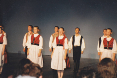 VI-Kek-Madar-Fesztival-1998-Magyar-Tancmuveszeti-Foiskola-006