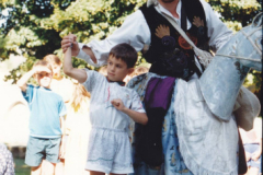 VII-Kek-Madar-Fesztival-1999-Babtarsulat-es-a-Mutatvanyos-Kompania-002