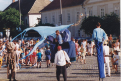 IX-Kek-Madar-Fesztival-2001-Kezmuves-vasar-es-musorok-002