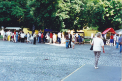IX-Kek-Madar-Fesztival-2001-Kezmuves-vasar-es-musorok-003