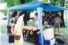 IX-Kek-Madar-Fesztival-2001-Kezmuves-vasar-es-musorok-005