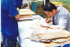 IX-Kek-Madar-Fesztival-2001-Kezmuves-vasar-es-musorok-006