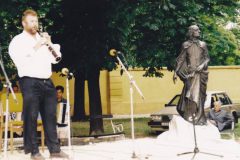 IX-Kek-Madar-Fesztival-2001-Kezmuves-vasar-es-musorok-008