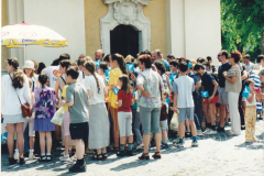IX-Kek-Madar-Fesztival-2001-Kezmuves-vasar-es-musorok-009