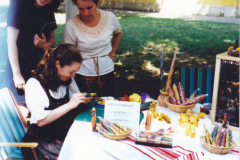 IX-Kek-Madar-Fesztival-2001-Kezmuves-vasar-es-musorok-011