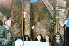 X-Kek-Madar-Fesztival-2002-Bank-Ban-005
