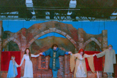 X-Kek-Madar-Fesztival-2002-Bank-Ban-006