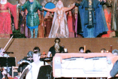 X-Kek-Madar-Fesztival-2002-Bank-Ban-009