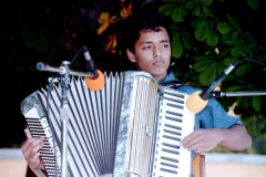 X-Kek-Madar-Fesztival-2002-Kezmuves-vasar-es-musorok-002
