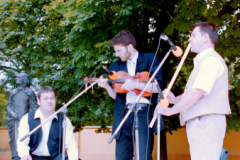 X-Kek-Madar-Fesztival-2002-Kezmuves-vasar-es-musorok-006