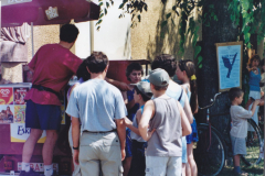 XI-Kek-Madar-Fesztival-2003-Kezmuves-vasar-007