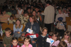 XIV-Kek-Madar-Fesztival-2006-A-vasorru-banya-meg-a-ket-lanya-01