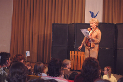 XIV-Kek-Madar-Fesztival-2006-A-vasorru-banya-meg-a-ket-lanya-04