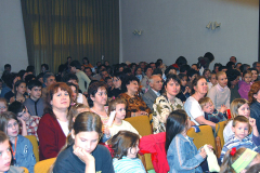 XIV-Kek-Madar-Fesztival-2006-A-vasorru-banya-meg-a-ket-lanya-05