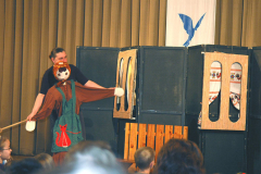 XIV-Kek-Madar-Fesztival-2006-A-vasorru-banya-meg-a-ket-lanya-07