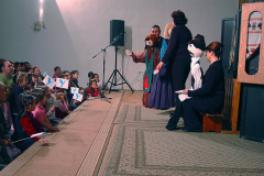 XIV-Kek-Madar-Fesztival-2006-A-vasorru-banya-meg-a-ket-lanya-13