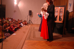 XIV-Kek-Madar-Fesztival-2006-A-vasorru-banya-meg-a-ket-lanya-17