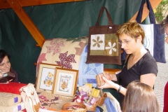 XVII-Kek-Madar-Fesztival-2009-Kezmuves-vasar-03