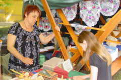 XVII-Kek-Madar-Fesztival-2009-Kezmuves-vasar-05