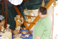 XVII-Kek-Madar-Fesztival-2009-Kezmuves-vasar-07