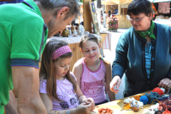 XXI-Kek-Madar-Fesztival-2013-Kezmuves-vasar-06